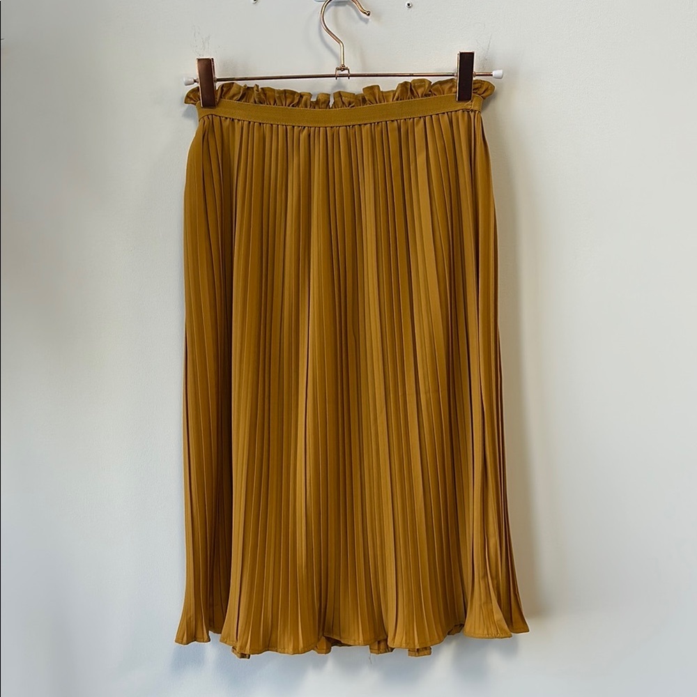 Madison Sz M/L Gold Pleated Midi Skirt • NWT!